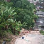 Corpos de mãe e filho são retirados de barreira; número de mortos chega a 4
