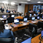 Oposição e empresários tentam atrasar votação da PEC que muda escala 6×1