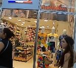 Trio invade quiosque e leva 33 celulares de shopping em Caruaru
