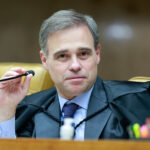 Ministro do TSE vota para manter remoção de posts sobre Flávio Bolsonaro e Nossa Senhora Aparecida