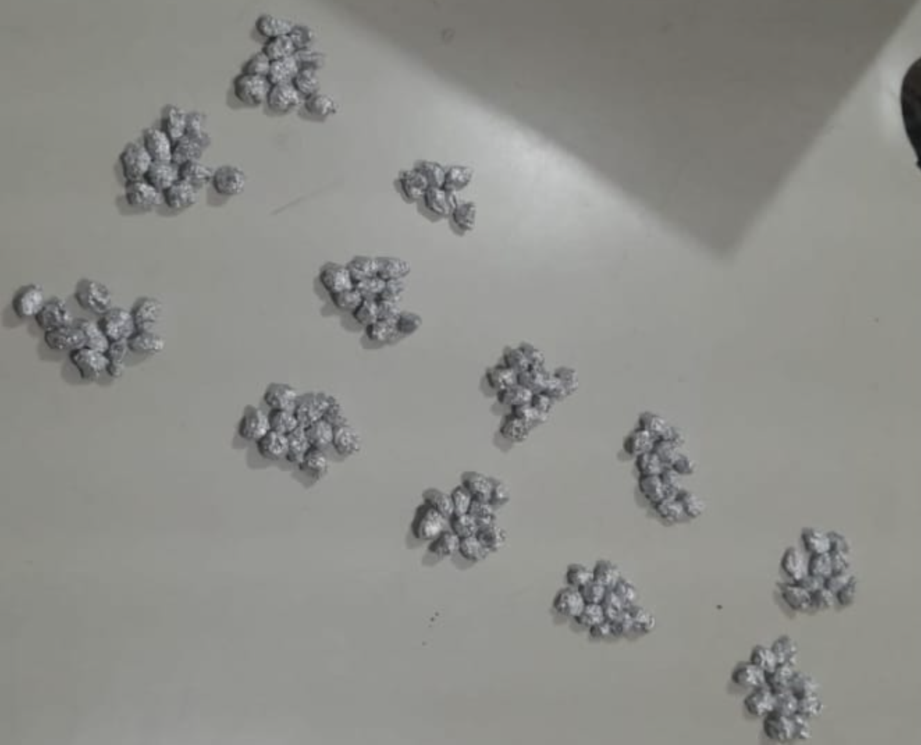  Criança de 7 anos é encontrada com mais de 100 pedras de crack em escola de Belo Jardim
