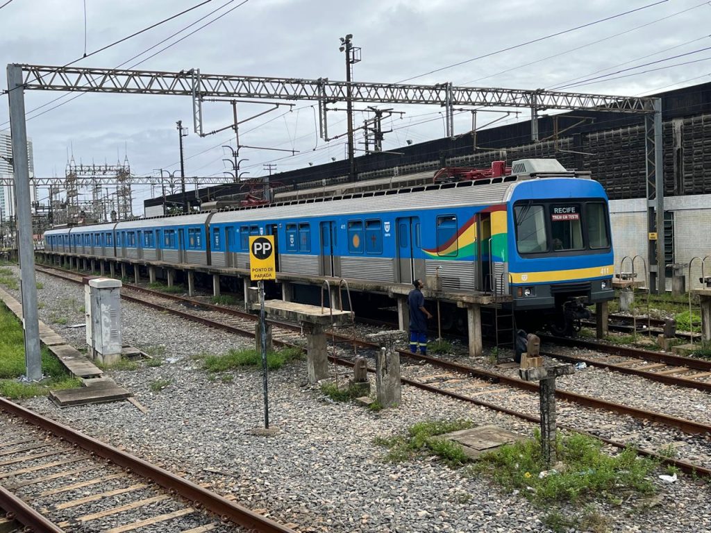 Falhas técnicas e trem quebrado provocam atrasos na Linha Sul do Metrô do Recife