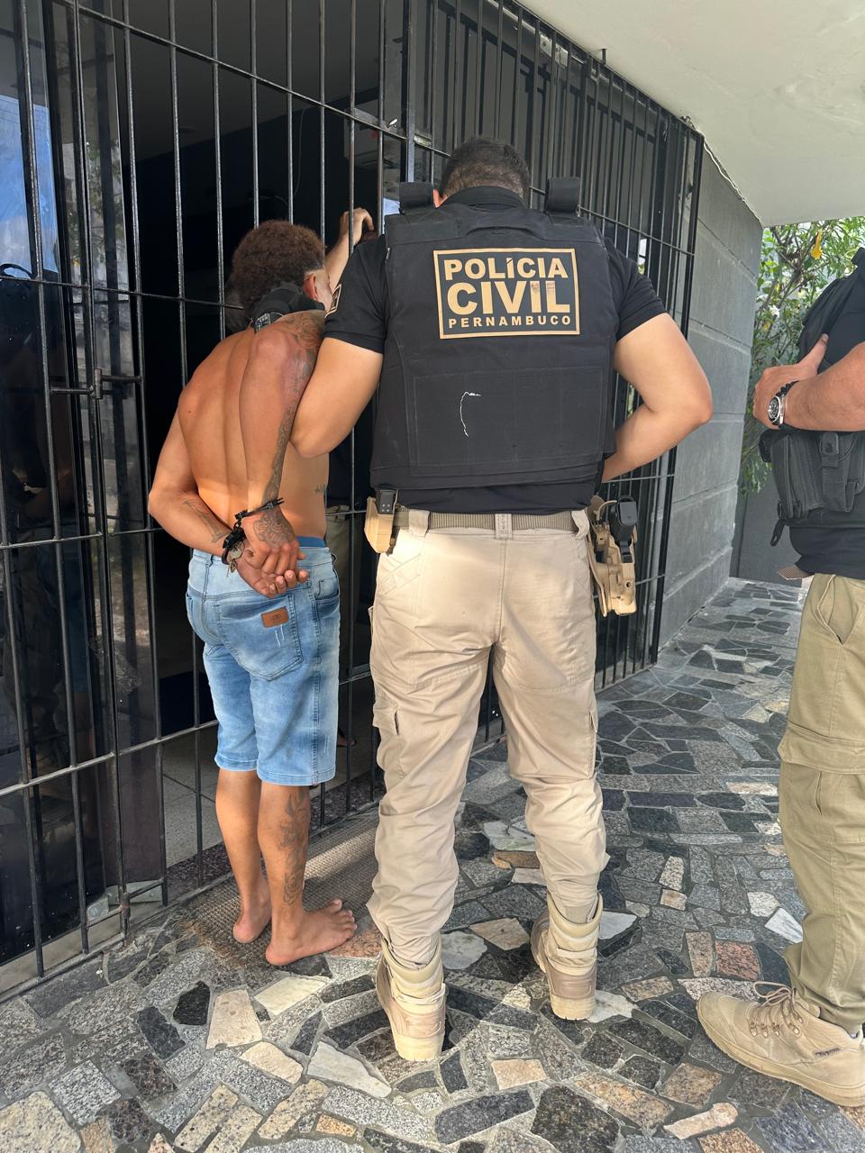 Polícia Civil prende seis suspeitos em operação contra tráfico de drogas no Agreste