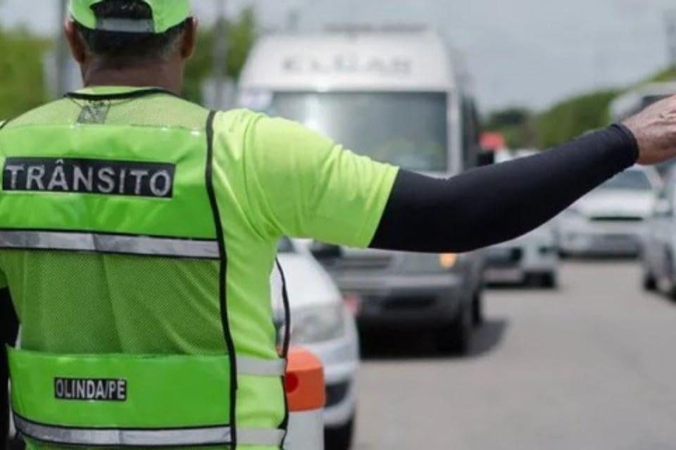 Trânsito em Jardim Atlântico muda com implantação de sentido único em duas pontes de Olinda