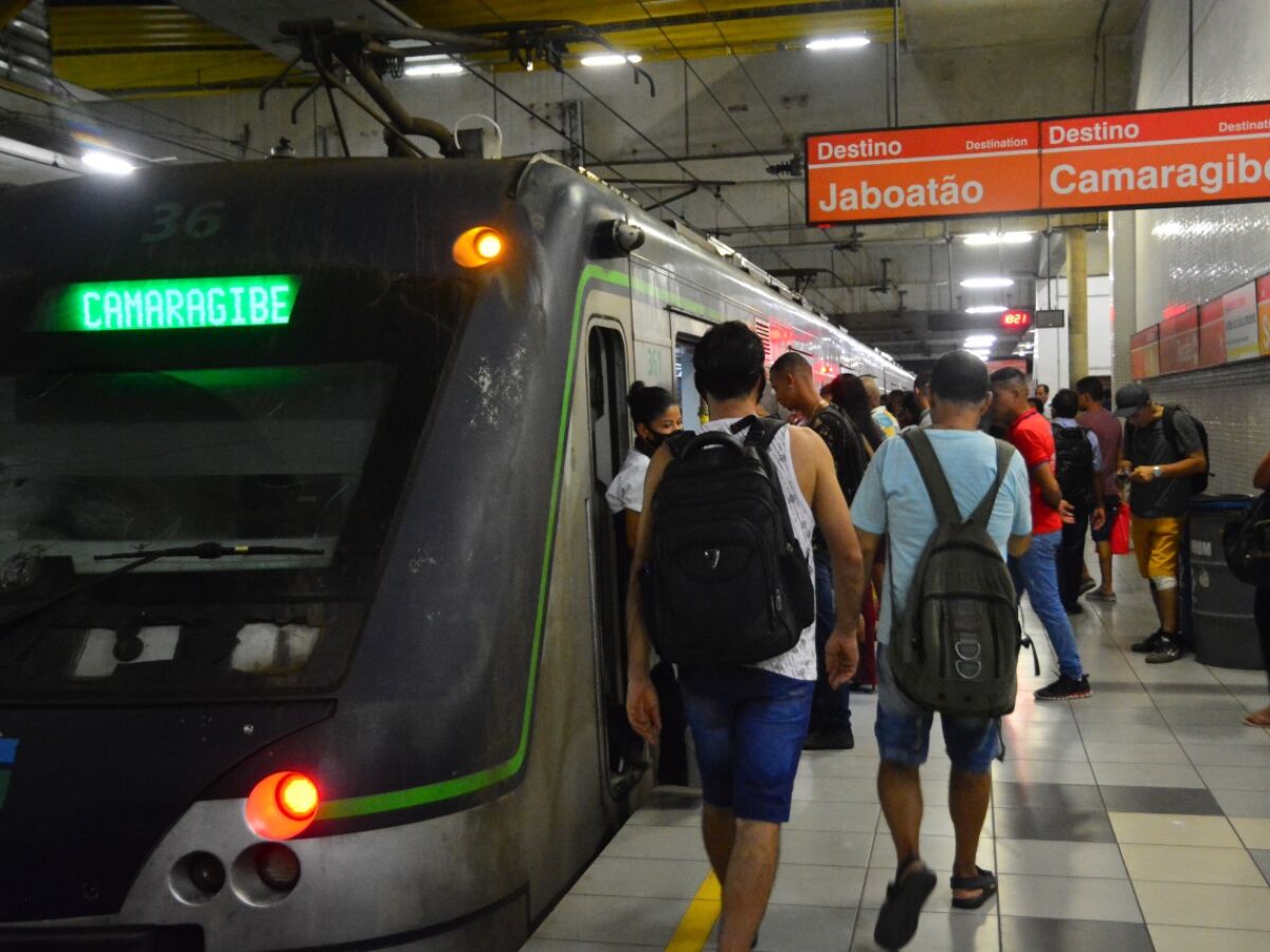 Metrô do Recife: falha elétrica paralisa Linha Sul e deixa 12 estações fechadas