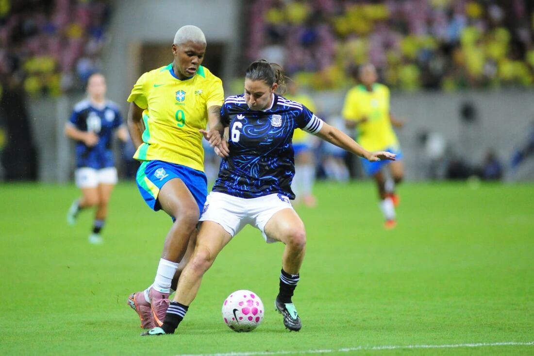 Brasil abre 2 a 0, mas cede empate à Argentina na Arena de Pernambuco